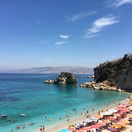 Loli Apartment Luxury White Residence Sarande Bagian luar foto
