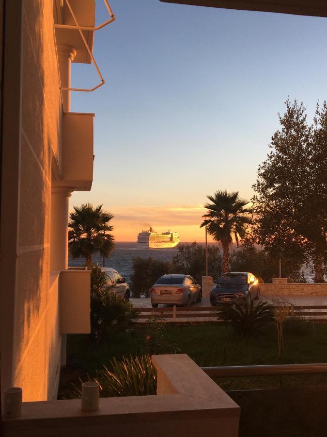 Loli Apartment Luxury White Residence Sarande Bagian luar foto