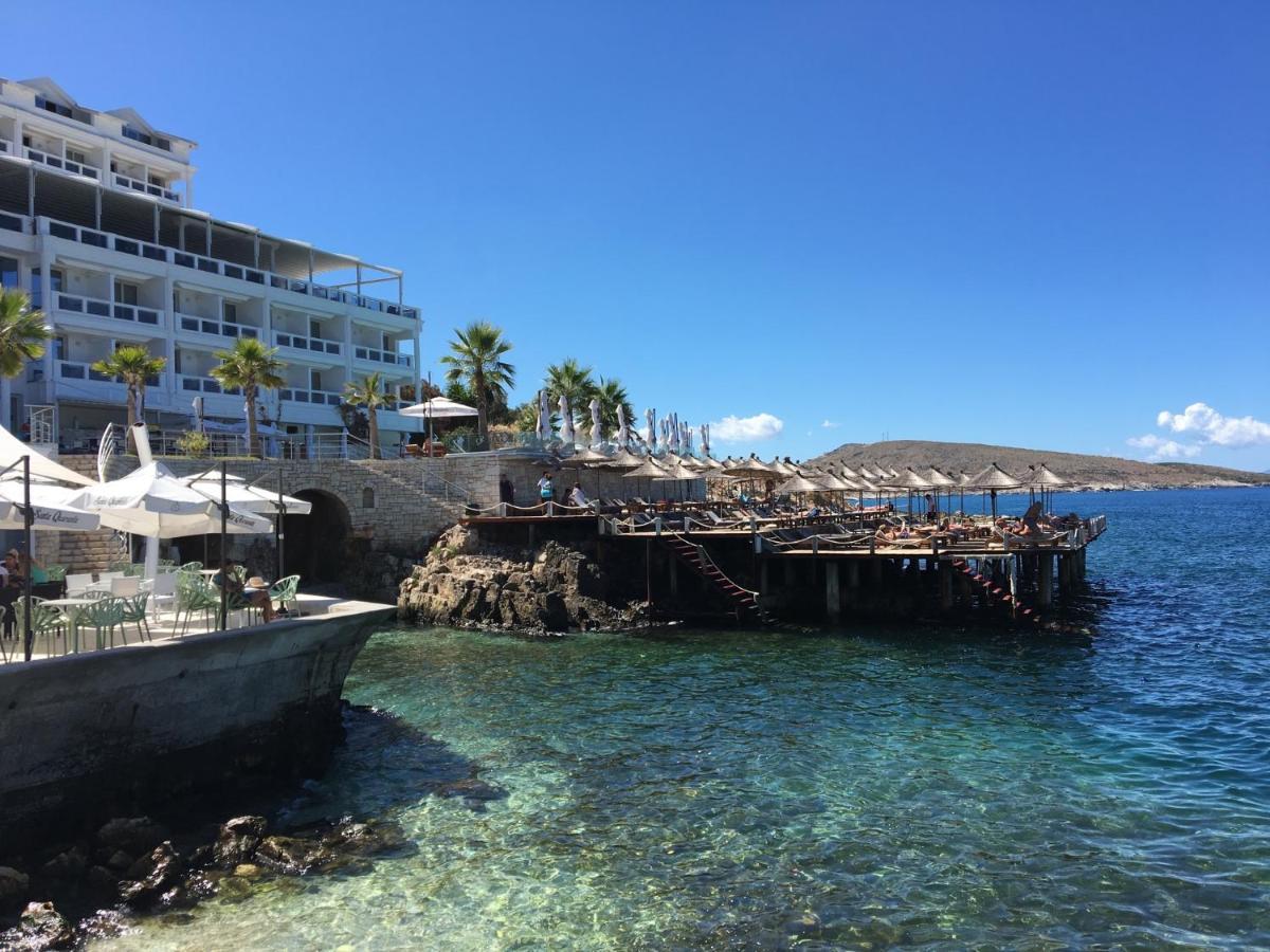 Loli Apartment Luxury White Residence Sarande Bagian luar foto
