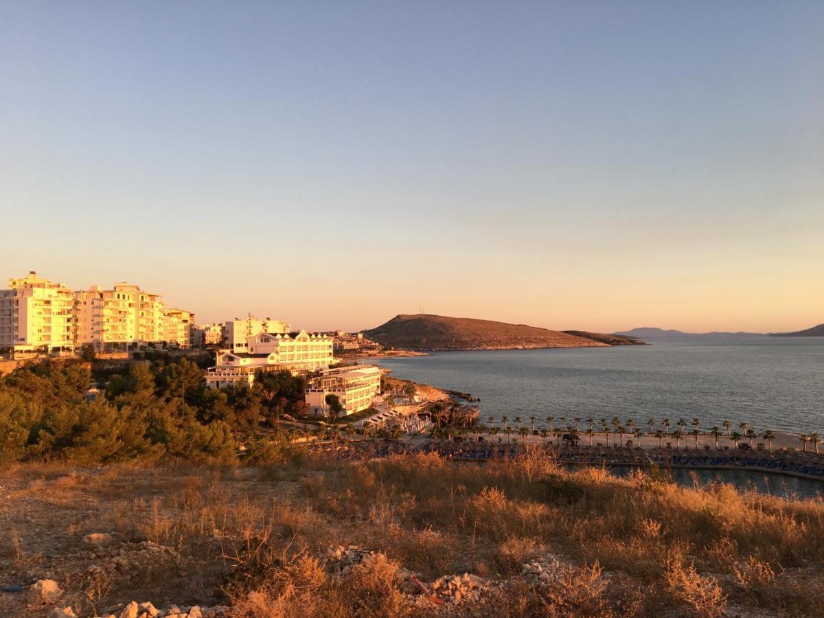 Loli Apartment Luxury White Residence Sarande Bagian luar foto