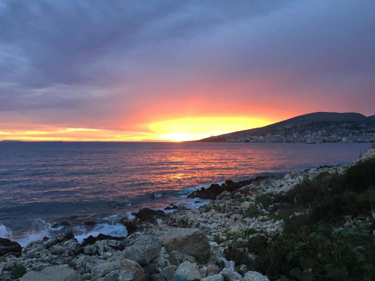 Loli Apartment Luxury White Residence Sarande Bagian luar foto