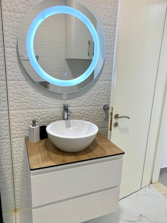 Loli Apartment Luxury White Residence Sarande Bagian luar foto