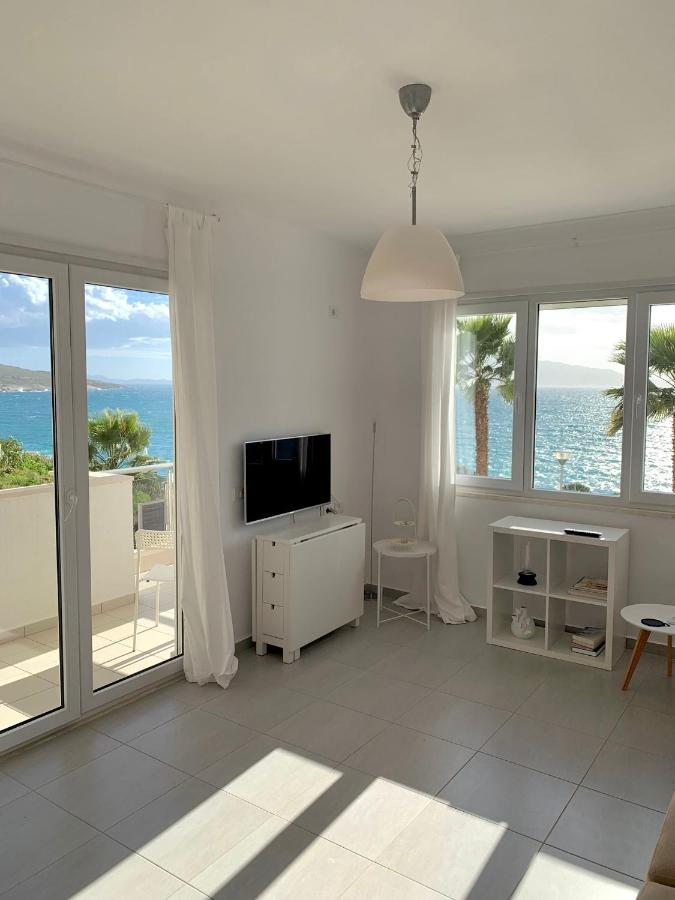 Loli Apartment Luxury White Residence Sarande Bagian luar foto