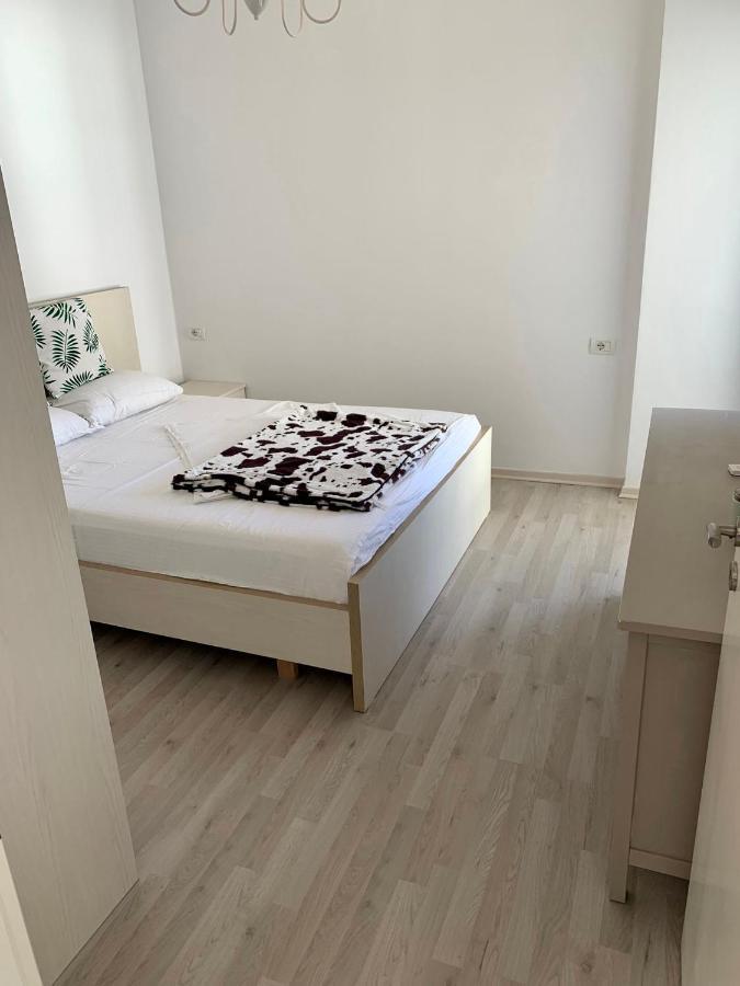 Loli Apartment Luxury White Residence Sarande Bagian luar foto