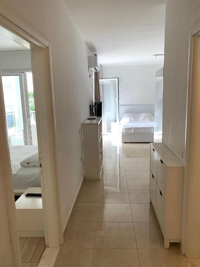 Loli Apartment Luxury White Residence Sarande Bagian luar foto