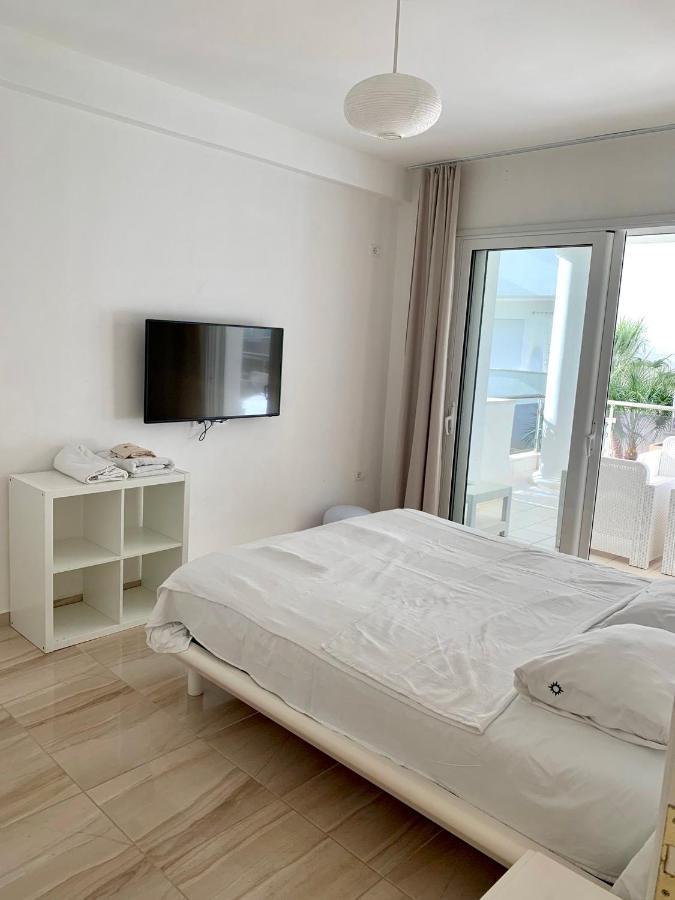 Loli Apartment Luxury White Residence Sarande Bagian luar foto