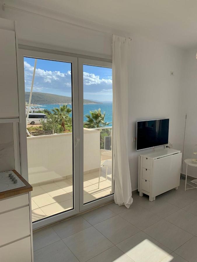 Loli Apartment Luxury White Residence Sarande Bagian luar foto
