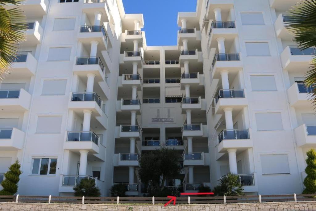 Loli Apartment Luxury White Residence Sarande Bagian luar foto