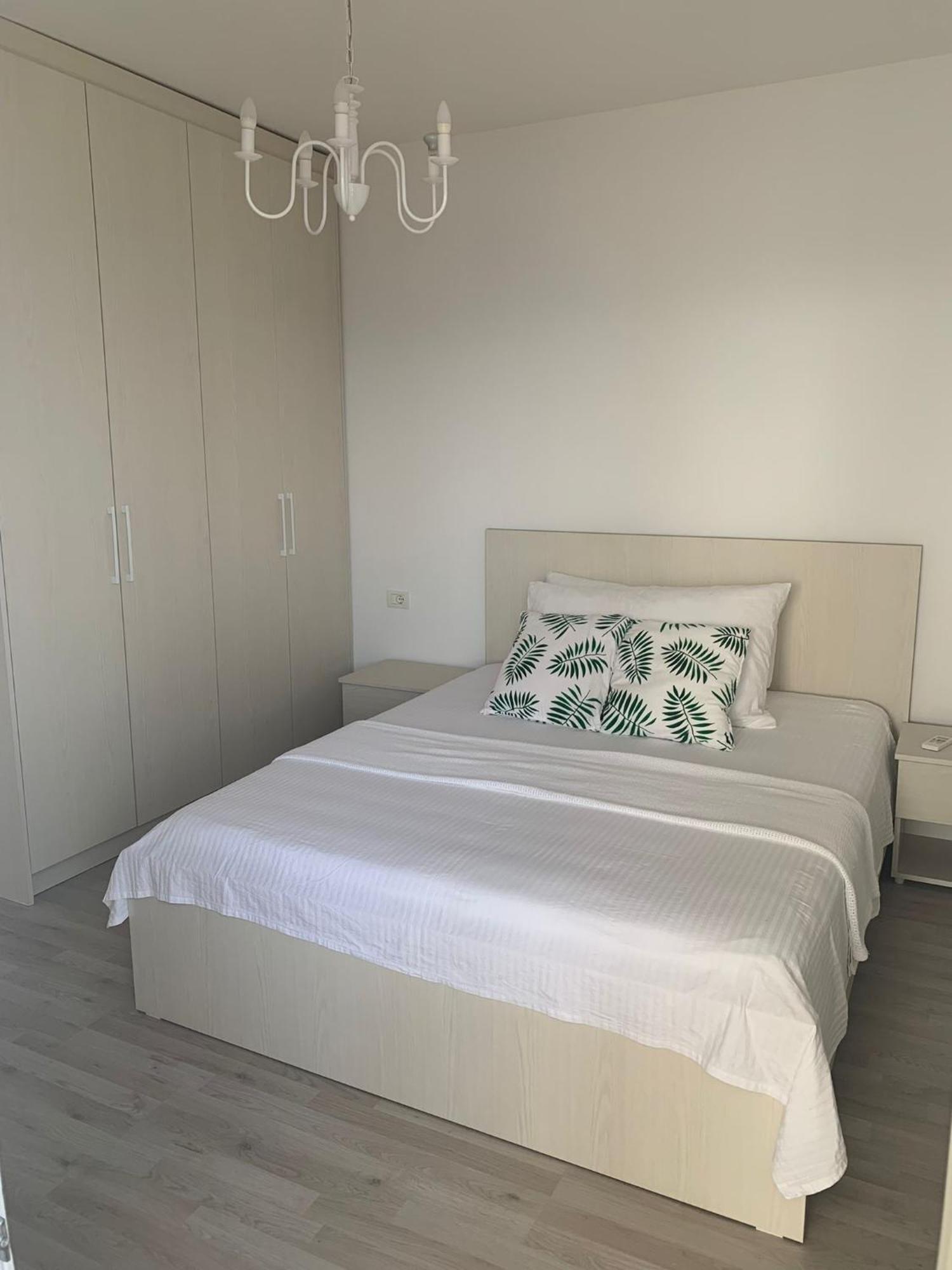 Loli Apartment Luxury White Residence Sarande Bagian luar foto