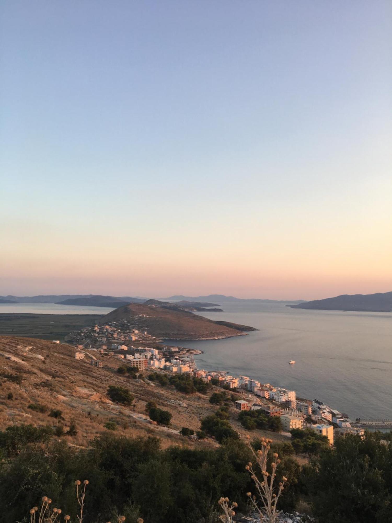 Loli Apartment Luxury White Residence Sarande Bagian luar foto