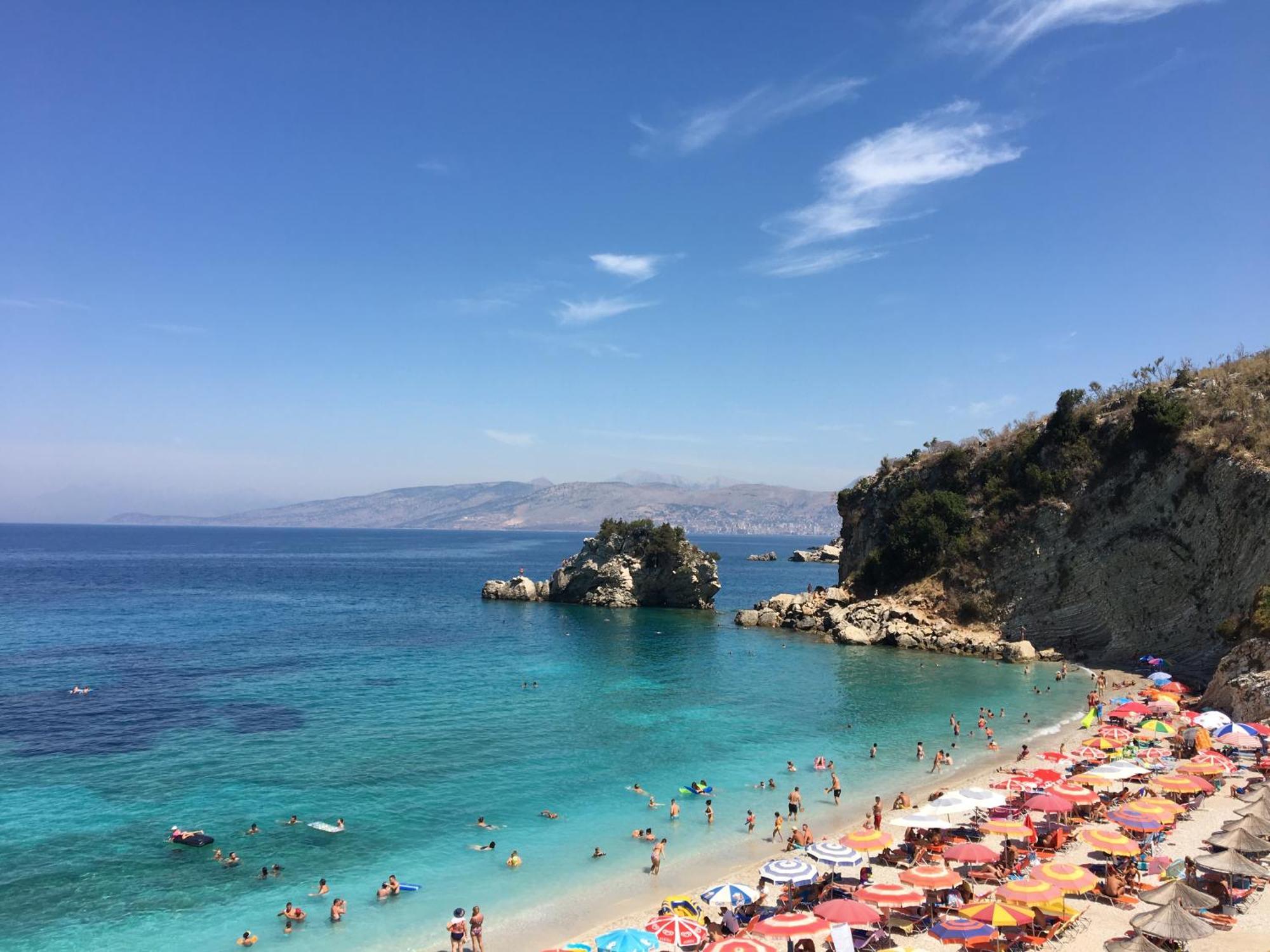 Loli Apartment Luxury White Residence Sarande Bagian luar foto