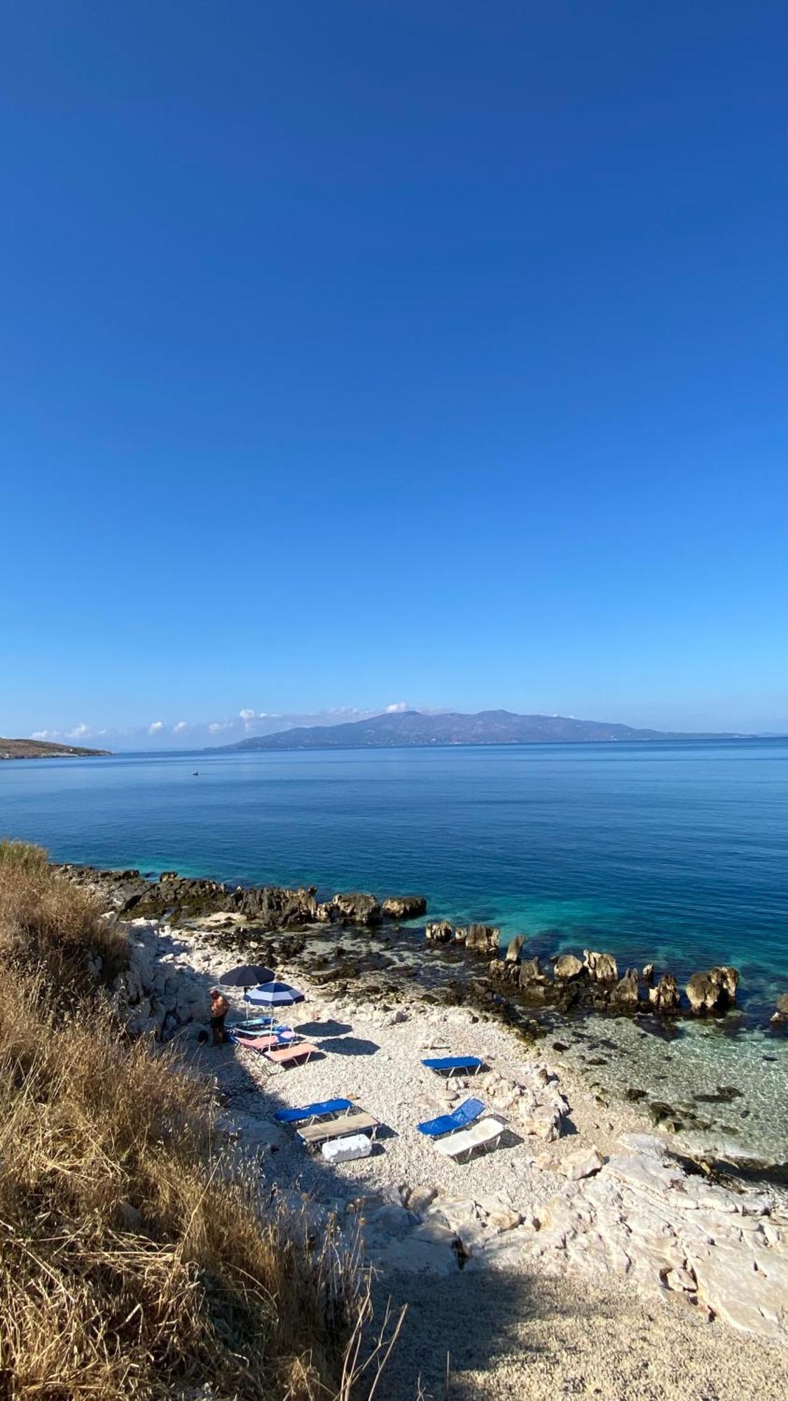 Loli Apartment Luxury White Residence Sarande Bagian luar foto